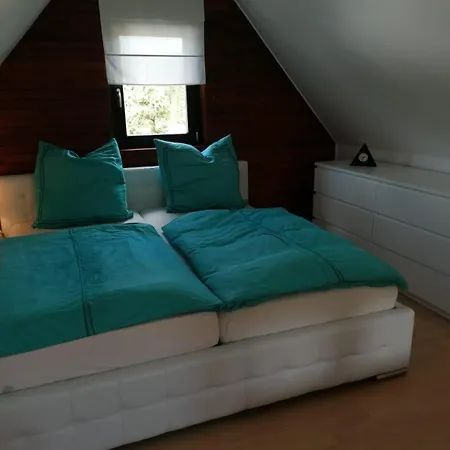 Haeuschen In Gruener Idylle Holiday home *