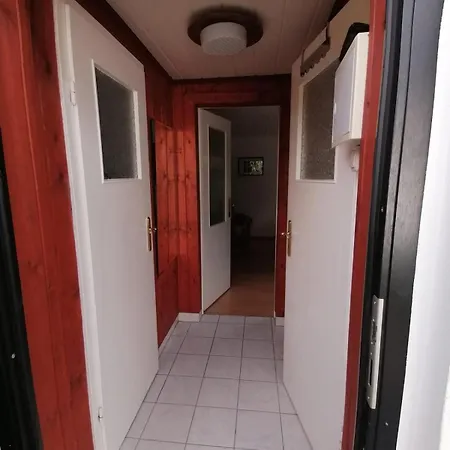 Haeuschen In Gruener Idylle * Berggiesshübel