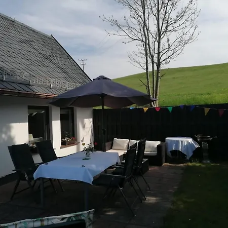 Haeuschen In Gruener Idylle * Bad Gottleuba