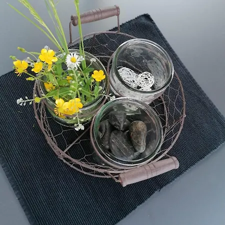 Haeuschen In Gruener Idylle