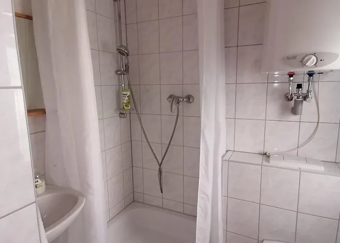 Nyaraló Haeuschen In Gruener Idylle